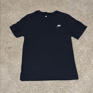 EUC men’s basic black Nike with logo. Worn a couple times before outgrown. Small